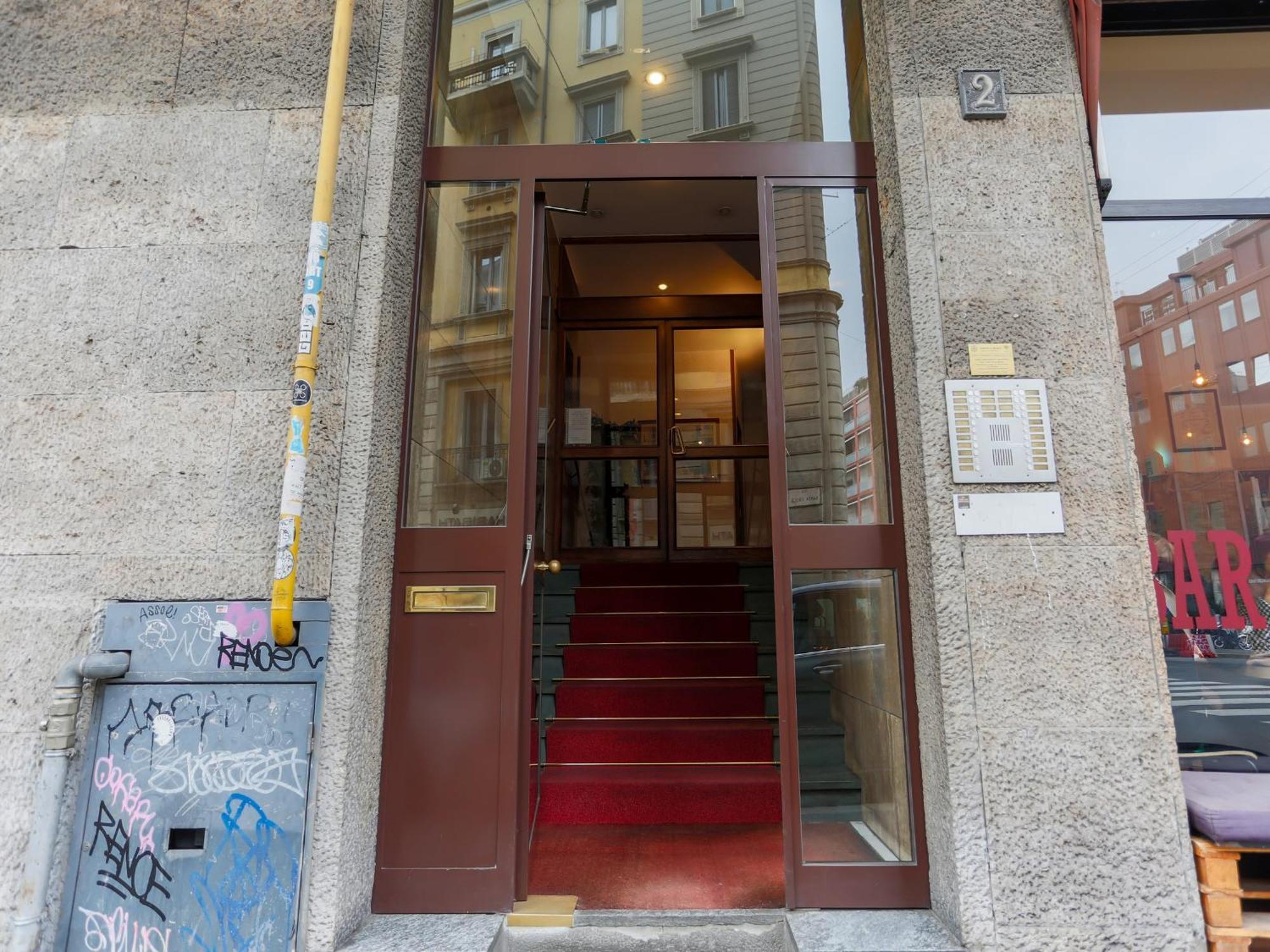 The Best Rent - Cozy Two-Bedroom Apartment Near Colonne S Lorenzo Milano Exteriör bild